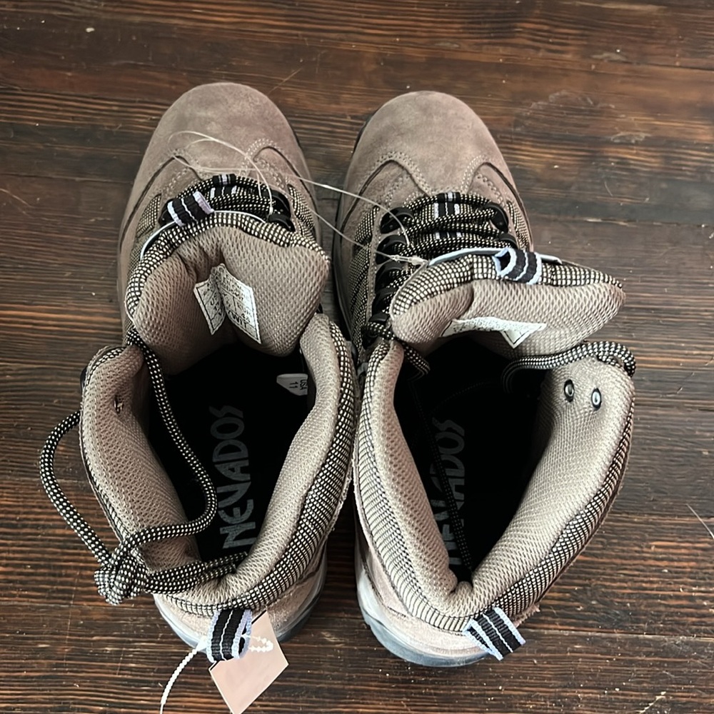 NWT Nevados Women’s Tan Suede Hiking Boots size 11 - Picture 5 of 7